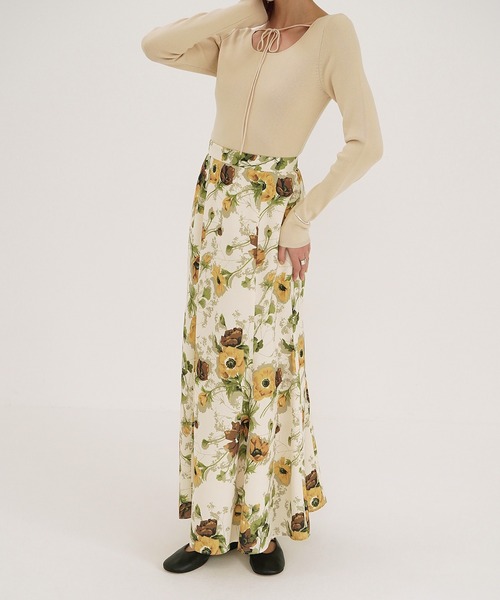 CLANE(クラネ)の「SCARF FLOWER MERMAID SKIRT(スカート・レディース・アイボリー/ネイビー・0/1/2)」の4枚目の写真