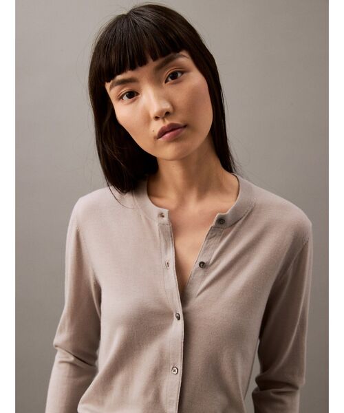 Calvin Klein(カルバン・クライン)の「テックメリノ カーディガン(カーディガン/ボレロ・レディース・アッシュグレー/ブラック/セージグリーン・S/M/XS)」の8枚目の写真
