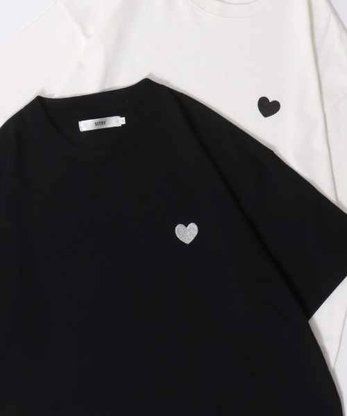 SITRY（シトリー）の「SITRY Heart Embroidery T-Shirt/別注 オーバーサイズ ハートロゴ ワンポイントラメ刺繍 半袖Tシャツ レディース メンズ（Tシャツ/カットソー・レディース・ホワイト系その他2/ホワイト/ブラック系その他7/ブラック系その他4/ホワイト系その他3/ホワイト系その他/ブラック系その他/ホワイト系その他7/ホワイト系その他6/ホワイト系その他5/ブラック系その他2/ブラック/ブラック系その他6/ブラック系その他5/ホワイト系その他4/ブラック系その他3・L/M/XL）」の11枚目の写真