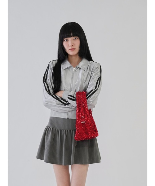 Uenui(ウニュイ)の「【 cunii 】グロッシー メタル トラックジャケット(パーカー・レディース・シルバー/グリーン/ネイビー・FREE)」の5枚目の写真
