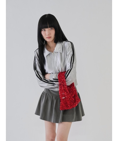 Uenui(ウニュイ)の「【 cunii 】グロッシー メタル トラックジャケット(パーカー・レディース・シルバー/グリーン/ネイビー・FREE)」の4枚目の写真