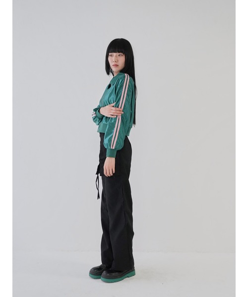 Uenui(ウニュイ)の「【 cunii 】グロッシー メタル トラックジャケット(パーカー・レディース・シルバー/グリーン/ネイビー・FREE)」の14枚目の写真