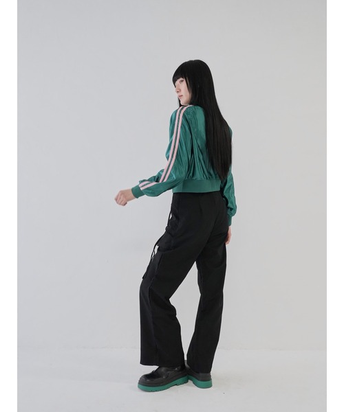 Uenui(ウニュイ)の「【 cunii 】グロッシー メタル トラックジャケット(パーカー・レディース・シルバー/グリーン/ネイビー・FREE)」の12枚目の写真