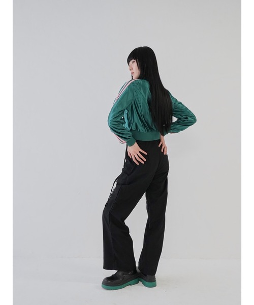 Uenui(ウニュイ)の「【 cunii 】グロッシー メタル トラックジャケット(パーカー・レディース・シルバー/グリーン/ネイビー・FREE)」の11枚目の写真