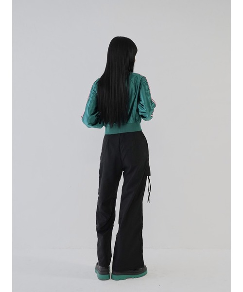 Uenui(ウニュイ)の「【 cunii 】グロッシー メタル トラックジャケット(パーカー・レディース・シルバー/グリーン/ネイビー・FREE)」の9枚目の写真