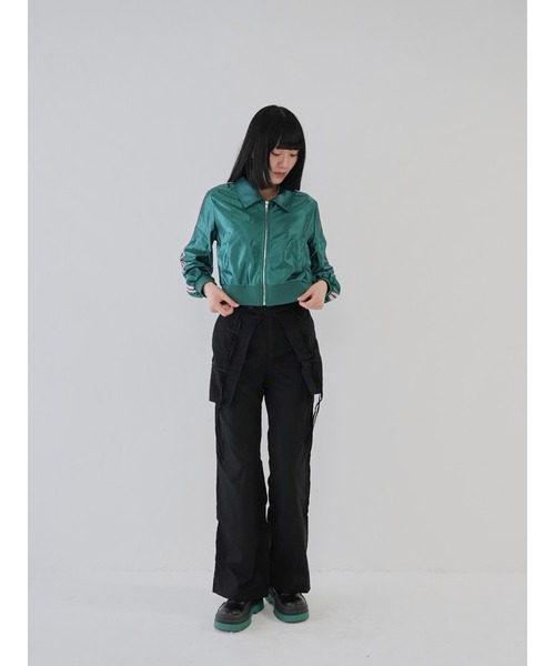 Uenui(ウニュイ)の「【 cunii 】グロッシー メタル トラックジャケット(パーカー・レディース・シルバー/グリーン/ネイビー・FREE)」の8枚目の写真