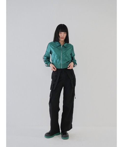 Uenui(ウニュイ)の「【 cunii 】グロッシー メタル トラックジャケット(パーカー・レディース・シルバー/グリーン/ネイビー・FREE)」の7枚目の写真