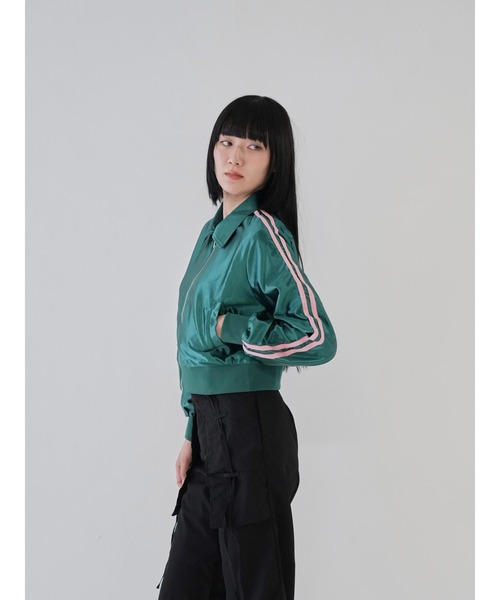 Uenui(ウニュイ)の「【 cunii 】グロッシー メタル トラックジャケット(パーカー・レディース・シルバー/グリーン/ネイビー・FREE)」の19枚目の写真