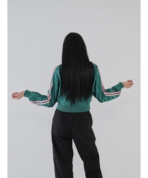 Uenui(ウニュイ)の「【 cunii 】グロッシー メタル トラックジャケット(パーカー・レディース・シルバー/グリーン/ネイビー・FREE)」の16枚目の写真