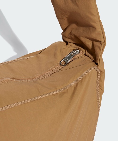 adidas（アディダス）の「クロスボディ ボウリングバッグ / アディダスオリジナルス adidas Originals（ショルダーバッグ・メンズ・ブラック/ブラウン・FREE）」の13枚目の写真