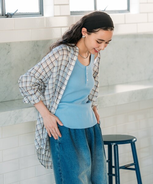 FREAK'S STORE（フリークスストア）の「ワッフル2WAYタンクトップ/ヘンリーネックタンクトップ（タンクトップ・レディース・オフホワイト/グレー/ターコイズブルー/サックスブルー/チャコールグレー/ブラウン・ﾌﾘ-）」の21枚目の写真