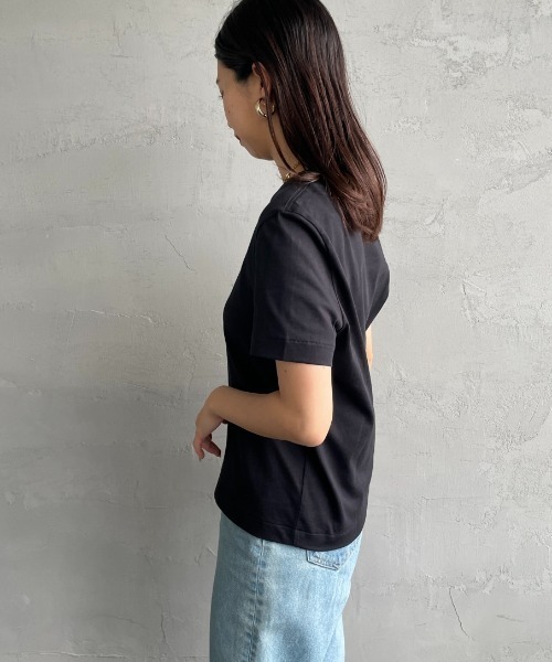 Calvin Klein（カルバン・クライン）の「[Calvin Klein/カルバンクライン] アーカイブ ワンポイントロゴ刺繍Tシャツ（Tシャツ/カットソー・レディース・ブラック/ホワイト・S）」の10枚目の写真