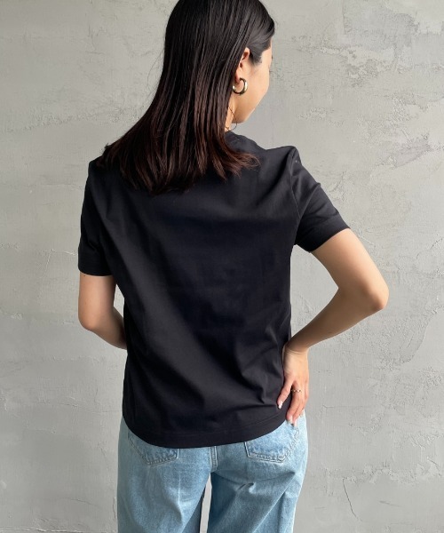 Calvin Klein（カルバン・クライン）の「[Calvin Klein/カルバンクライン] アーカイブ ワンポイントロゴ刺繍Tシャツ（Tシャツ/カットソー・レディース・ブラック/ホワイト・S）」の11枚目の写真