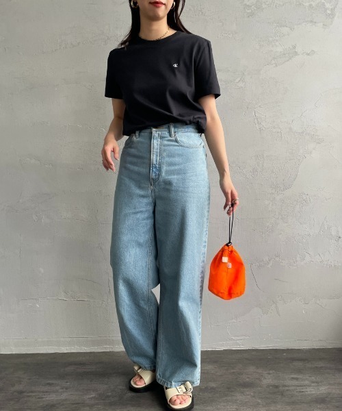 Calvin Klein（カルバン・クライン）の「[Calvin Klein/カルバンクライン] アーカイブ ワンポイントロゴ刺繍Tシャツ（Tシャツ/カットソー・レディース・ブラック/ホワイト・S）」の14枚目の写真