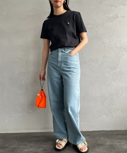 Calvin Klein（カルバン・クライン）の「[Calvin Klein/カルバンクライン] アーカイブ ワンポイントロゴ刺繍Tシャツ（Tシャツ/カットソー・レディース・ブラック/ホワイト・S）」の7枚目の写真