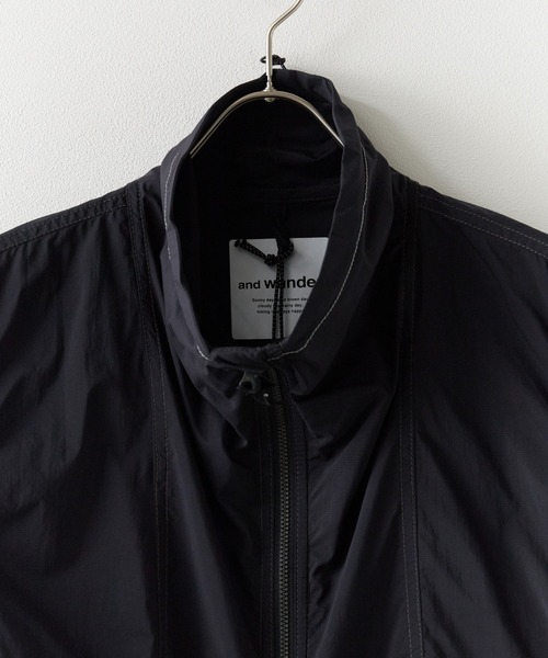and wander(アンドワンダー)の「and wander/アンドワンダー PERTE ブルゾン(ブルゾン・メンズ・ブラック・XL/L/M)」の3枚目の写真