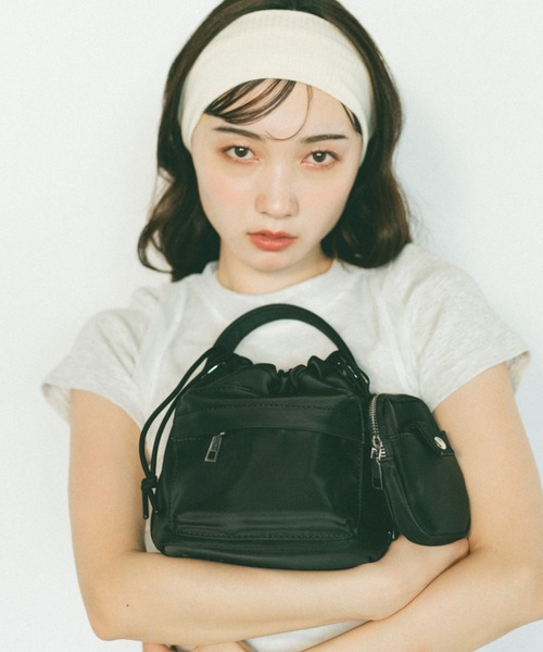 VANNIE U(ヴァニーユー)の「アウトポケット巾着ショルダーバッグ/ミニポーチ付き(ショルダーバッグ・レディース・ブラック/アイボリー/イエロー/ブラウン・FREE)」の18枚目の写真