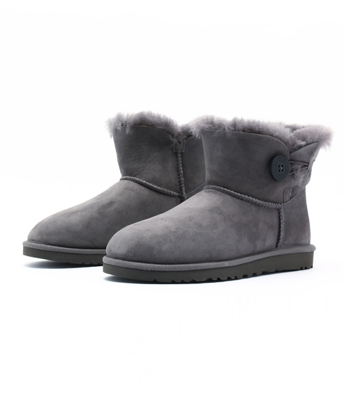 UGG(アグ)の「UGG/アグ MINI BAILEY BUTTON (ブーツ・レディース・グレー/ブラック/ブラウン系その他・8/6/7)」の2枚目の写真