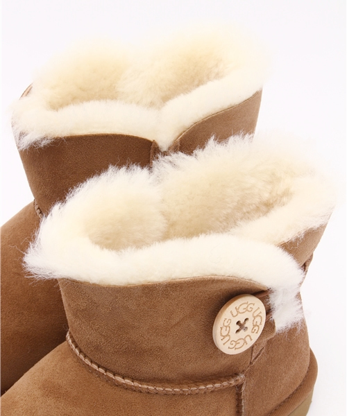 UGG(アグ)の「UGG/アグ MINI BAILEY BUTTON (ブーツ・レディース・グレー/ブラック/ブラウン系その他・8/6/7)」の8枚目の写真