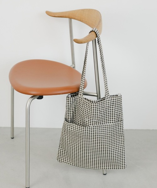 GLOBAL WORK(グローバルワーク)の「ベーシックA4刺繍トート/ 316572(トートバッグ・レディース・アイボリー/カーキ/ブラック/ブルー/ブラック系その他/グレー/レオパード/パープル/ブラック系1/ホワイト系その他3/ベージュ/サックスブルー/ブラウン系その他/グレー系その他6/ベージュ系その他3・FREE)」の4枚目の写真