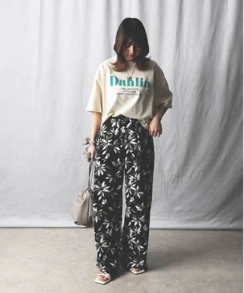 Right-on（ライトオン）の「HONEYSUCKLE ROSE(ハニーサックルローズ)【レディース】プリントビッグＴシャツ（Tシャツ/カットソー・レディース・オフホワイト/ベージュ/ブラック・L/M）」の18枚目の写真