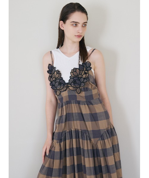 COEL（コエル）の「モチーフ刺繍チェックワンピース（ワンピース・レディース・ネイビー/パープル・36/38）」の3枚目の写真