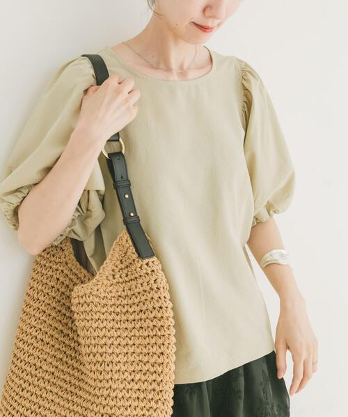 ITEMS URBANRESEARCH(アイテムズ アーバンリサーチ)の「サッカーボリュームスリーブプルオーバー(シャツ/ブラウス・レディース・ホワイト/ベージュ/ネイビー・FREE)」の2枚目の写真
