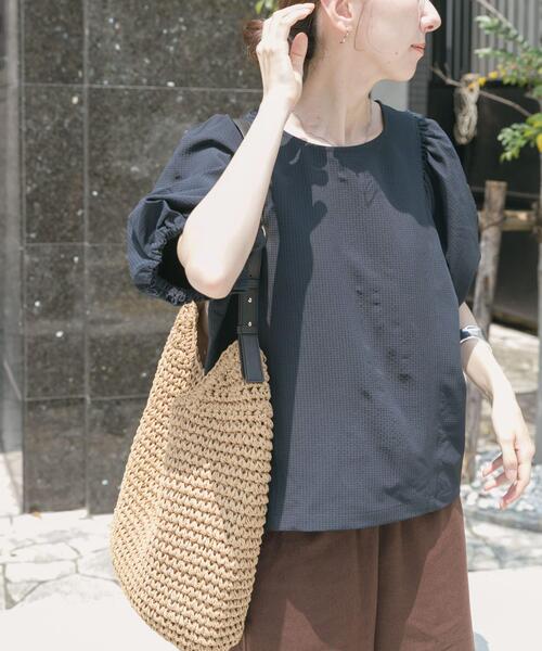 ITEMS URBANRESEARCH(アイテムズ アーバンリサーチ)の「サッカーボリュームスリーブプルオーバー(シャツ/ブラウス・レディース・ホワイト/ベージュ/ネイビー・FREE)」の4枚目の写真
