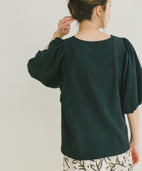 ITEMS URBANRESEARCH(アイテムズ アーバンリサーチ)の「サッカーボリュームスリーブプルオーバー(シャツ/ブラウス・レディース・ホワイト/ベージュ/ネイビー・FREE)」の9枚目の写真