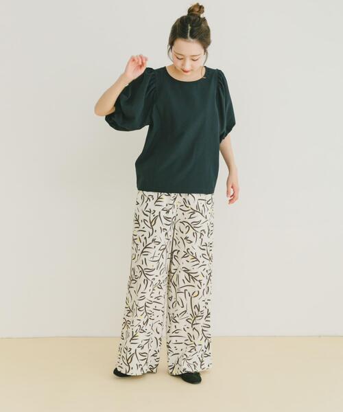 ITEMS URBANRESEARCH(アイテムズ アーバンリサーチ)の「サッカーボリュームスリーブプルオーバー(シャツ/ブラウス・レディース・ホワイト/ベージュ/ネイビー・FREE)」の10枚目の写真