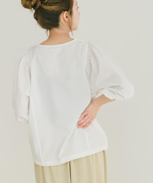 ITEMS URBANRESEARCH(アイテムズ アーバンリサーチ)の「サッカーボリュームスリーブプルオーバー(シャツ/ブラウス・レディース・ホワイト/ベージュ/ネイビー・FREE)」の18枚目の写真