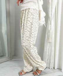 mebole（メボレ）の「Pure flower ルーズワイドパンツ（スウェットパンツ）」