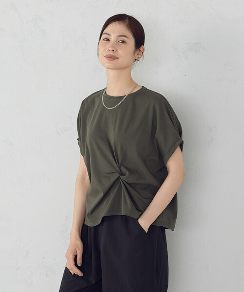 COMME CA ISM(コムサイズム)の「【接触冷感】ツイストタック Tシャツ(Tシャツ/カットソー・レディース・ホワイト/ブラック/カーキ・MEDIUM/LARGE)」の3枚目の写真