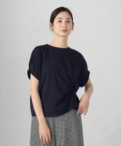 COMME CA ISM(コムサイズム)の「【接触冷感】ツイストタック Tシャツ(Tシャツ/カットソー・レディース・ホワイト/ブラック/カーキ・MEDIUM/LARGE)」の2枚目の写真