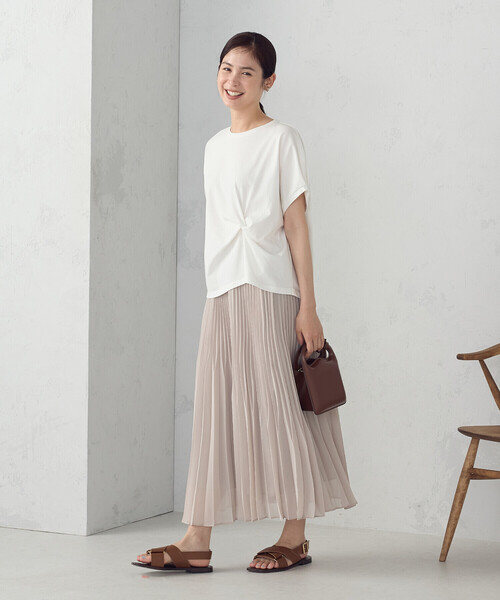 COMME CA ISM(コムサイズム)の「【接触冷感】ツイストタック Tシャツ(Tシャツ/カットソー・レディース・ホワイト/ブラック/カーキ・MEDIUM/LARGE)」の4枚目の写真