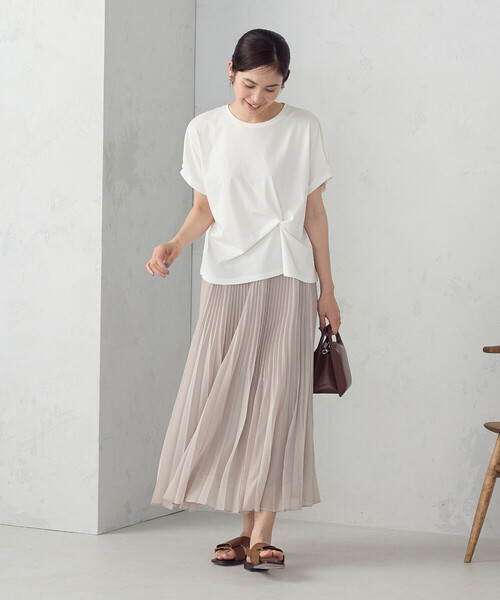 COMME CA ISM(コムサイズム)の「【接触冷感】ツイストタック Tシャツ(Tシャツ/カットソー・レディース・ホワイト/ブラック/カーキ・MEDIUM/LARGE)」の5枚目の写真