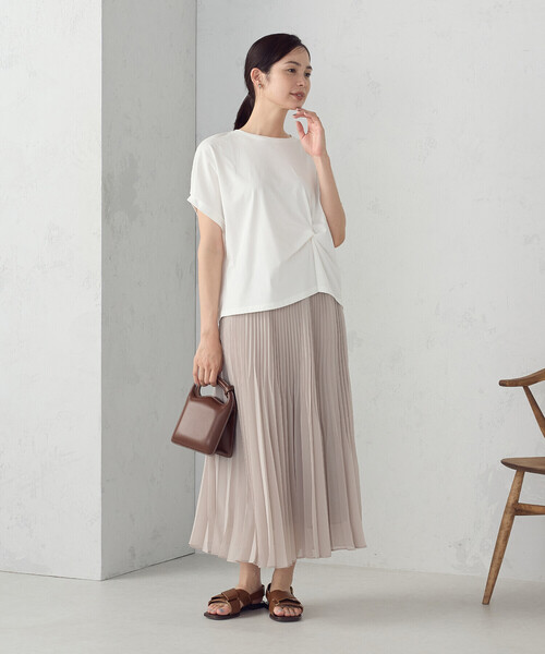 COMME CA ISM(コムサイズム)の「【接触冷感】ツイストタック Tシャツ(Tシャツ/カットソー・レディース・ホワイト/ブラック/カーキ・MEDIUM/LARGE)」の6枚目の写真