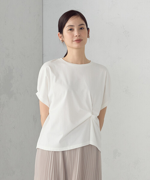 COMME CA ISM(コムサイズム)の「【接触冷感】ツイストタック Tシャツ(Tシャツ/カットソー・レディース・ホワイト/ブラック/カーキ・MEDIUM/LARGE)」の8枚目の写真