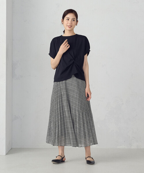 COMME CA ISM(コムサイズム)の「【接触冷感】ツイストタック Tシャツ(Tシャツ/カットソー・レディース・ホワイト/ブラック/カーキ・MEDIUM/LARGE)」の12枚目の写真