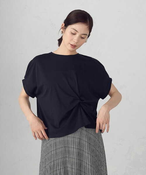 COMME CA ISM(コムサイズム)の「【接触冷感】ツイストタック Tシャツ(Tシャツ/カットソー・レディース・ホワイト/ブラック/カーキ・MEDIUM/LARGE)」の13枚目の写真