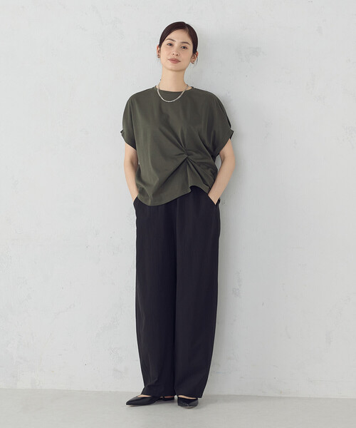 COMME CA ISM(コムサイズム)の「【接触冷感】ツイストタック Tシャツ(Tシャツ/カットソー・レディース・ホワイト/ブラック/カーキ・MEDIUM/LARGE)」の16枚目の写真