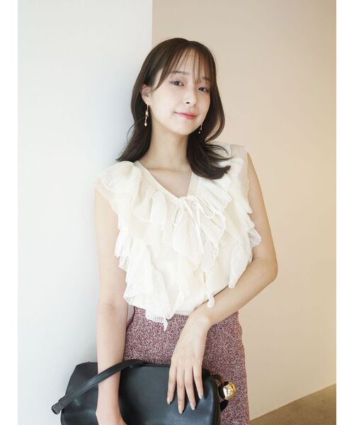 LAGUNAMOON（ラグナムーン）の「メッシュフリルノースリニットプルオーバー（ニット/セーター・レディース・ブラック/アイボリー/ボルドー・FREE）」の21枚目の写真