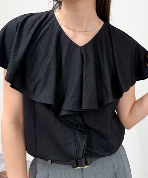 fredy emue(フレディエミュ)の「ラッフルカットソーブラウス(Tシャツ/カットソー・レディース・ブラック/ベージュ/レッド/オフホワイト・38)」の13枚目の写真