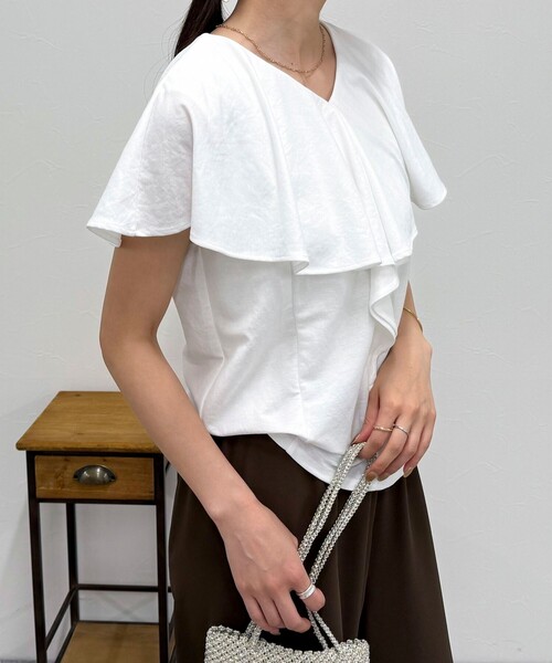 fredy emue(フレディエミュ)の「ラッフルカットソーブラウス(Tシャツ/カットソー・レディース・ブラック/ベージュ/レッド/オフホワイト・38)」の19枚目の写真