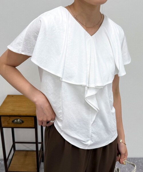 fredy emue(フレディエミュ)の「ラッフルカットソーブラウス(Tシャツ/カットソー・レディース・ブラック/ベージュ/レッド/オフホワイト・38)」の20枚目の写真