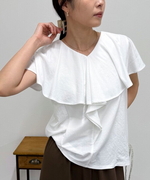 fredy emue(フレディエミュ)の「ラッフルカットソーブラウス(Tシャツ/カットソー・レディース・ブラック/ベージュ/レッド/オフホワイト・38)」の21枚目の写真
