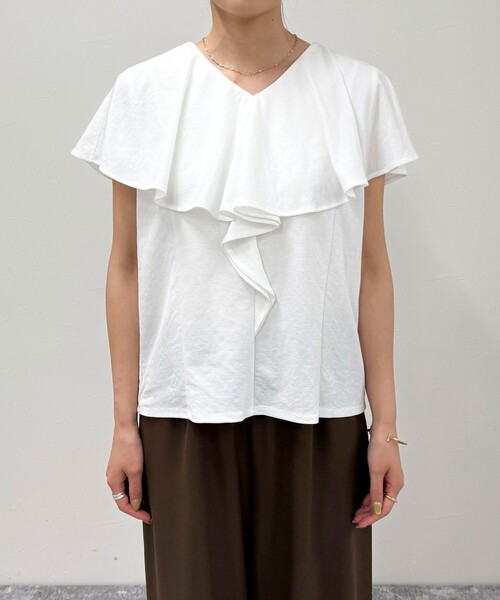 fredy emue(フレディエミュ)の「ラッフルカットソーブラウス(Tシャツ/カットソー・レディース・ブラック/ベージュ/レッド/オフホワイト・38)」の22枚目の写真