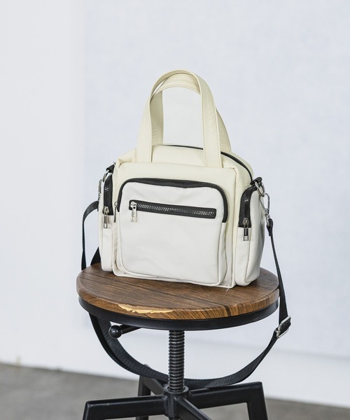 LAKOLE(ラコレ)の「マルチポケットミニショルダーバッグ / 496939(ショルダーバッグ・レディース・ブラック/オフホワイト/ブルー・FREE)」の1枚目の写真