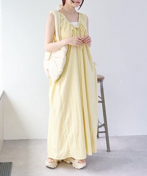 w closet（ダブルクローゼット）の「【前後2WAY/3色展開】ノースリリボンワンピース（ワンピース・レディース・イエロー/オフホワイト/ブラック・FREE）」の3枚目の写真