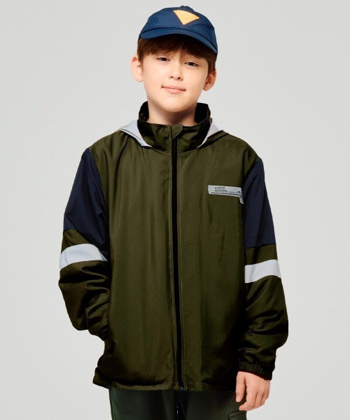 KRIFF MAYER Kid's Collection(クリフメイヤーキッズコレクション)の「【撥水・耐風・フードがしまえる】切替撥水ジャケット(ナイロンジャケット・キッズ・カーキ/ベージュ/ネイビー/サックスブルー・170/150/140/130/120/160)」の9枚目の写真